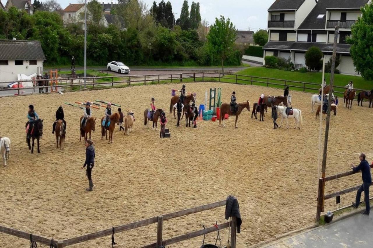 Ferienwohnung La Tete Dans Les Nuages, Les Pieds Dans L'Eau Courseulles-sur-Mer Exterior foto